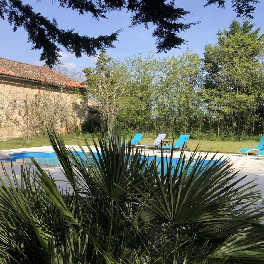 Blacksmiths Cottage in Blanzay - 3 beds Exterior foto