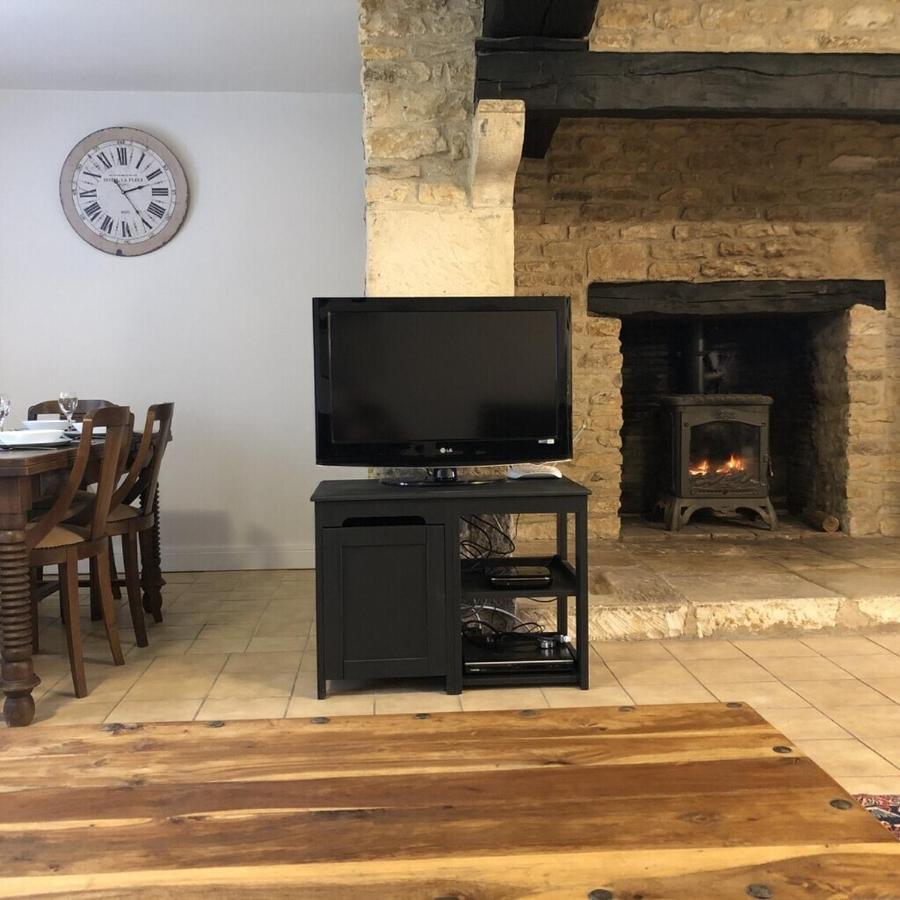Blacksmiths Cottage in Blanzay - 3 beds Exterior foto