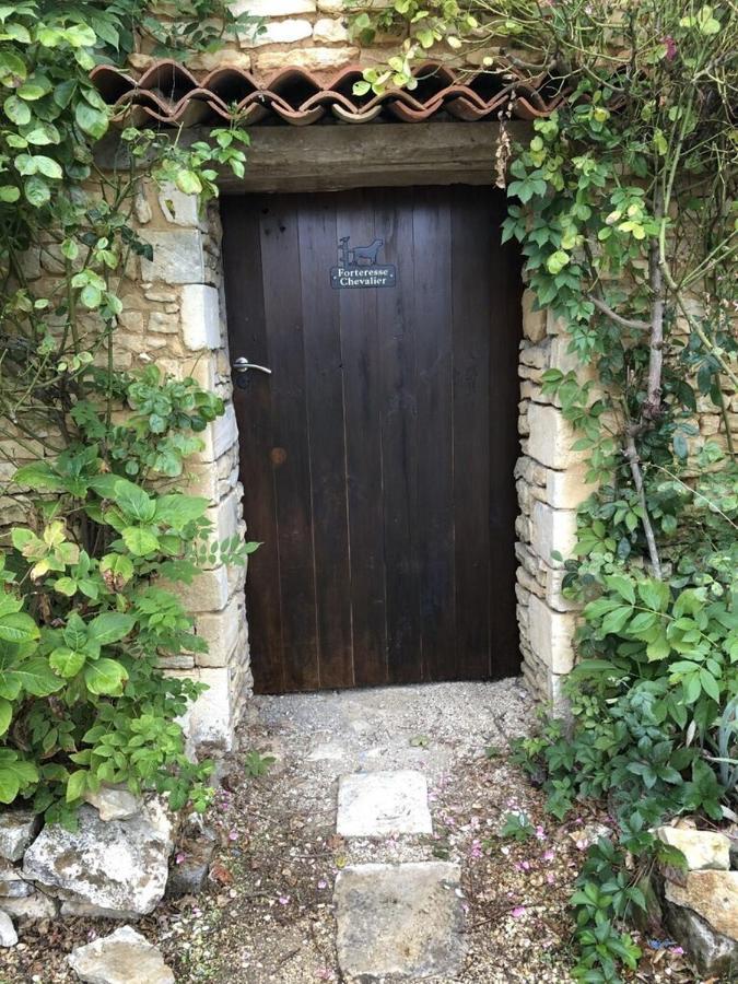 Blacksmiths Cottage in Blanzay - 3 beds Exterior foto