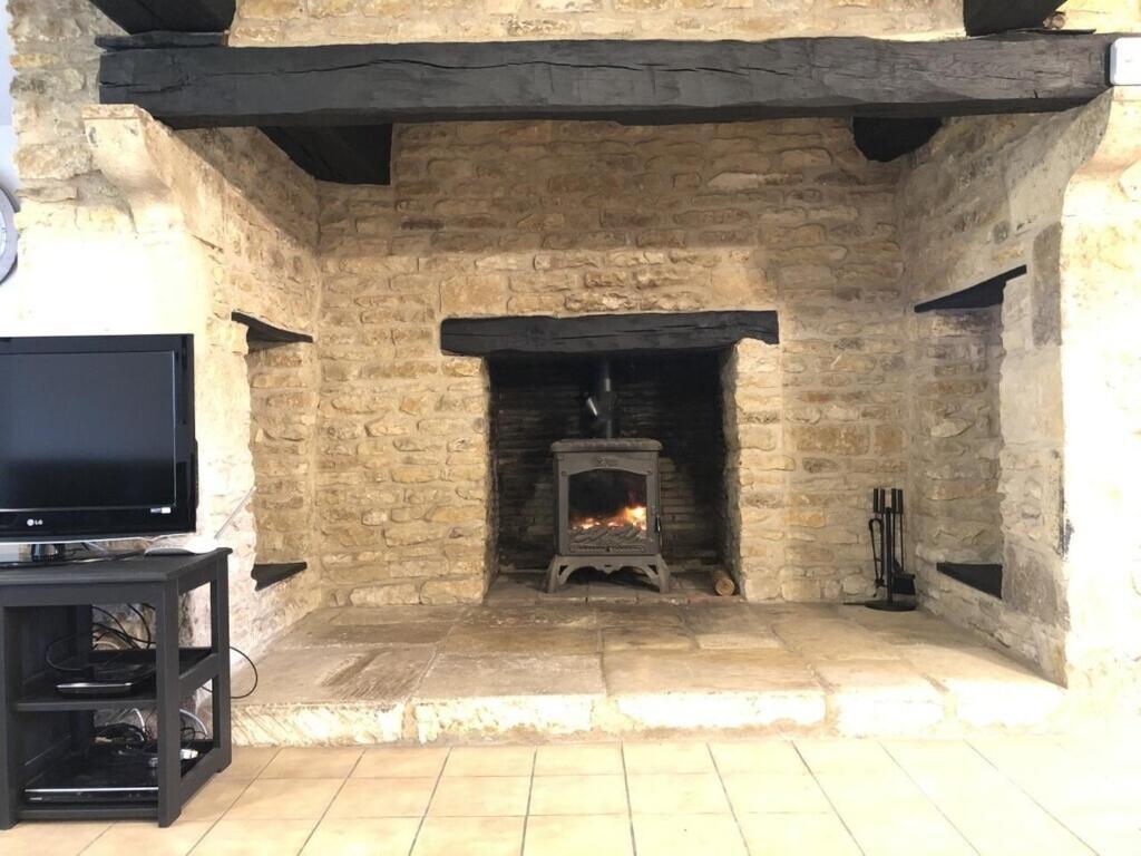 Blacksmiths Cottage in Blanzay - 3 beds Exterior foto