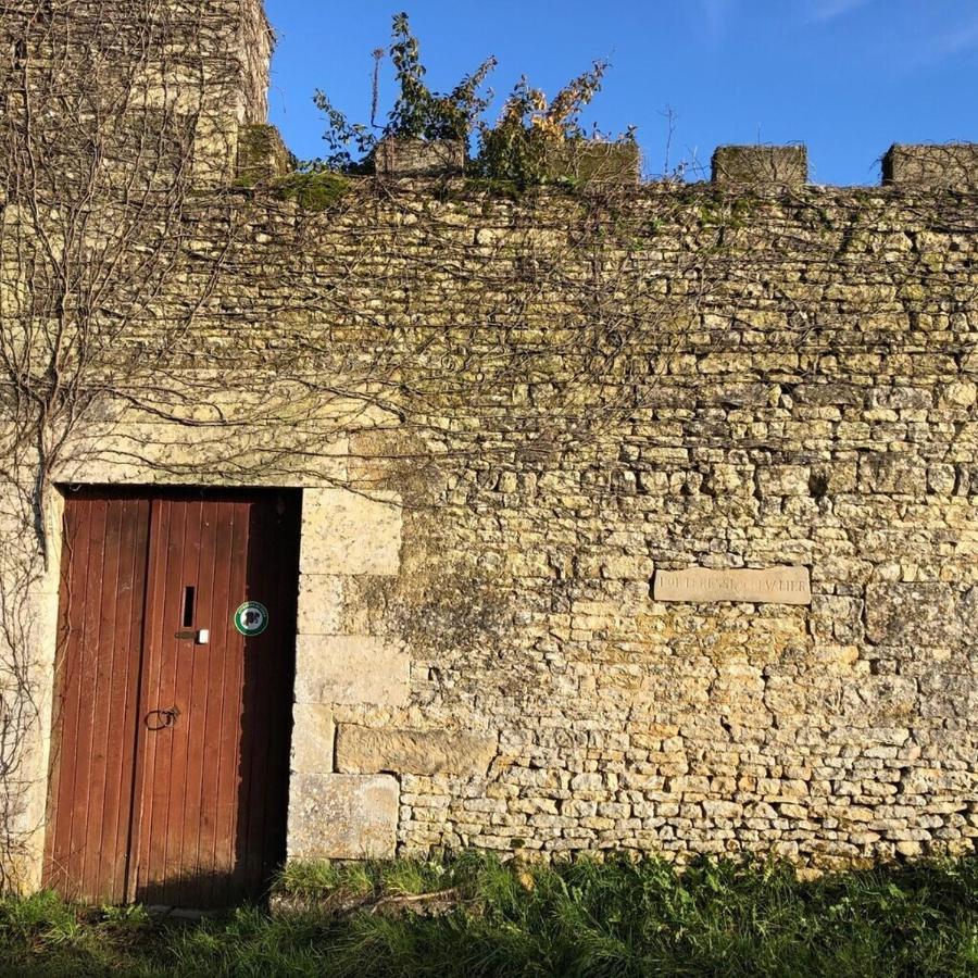Blacksmiths Cottage in Blanzay - 3 beds Exterior foto