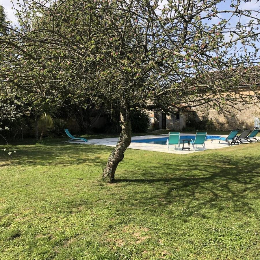 Blacksmiths Cottage in Blanzay - 3 beds Exterior foto
